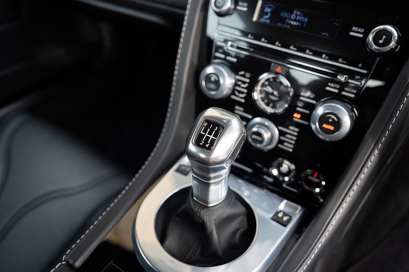 Aston Martin Vantage V12 - Large 34