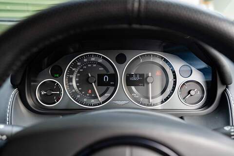 Aston Martin Vantage V12 - Large 33
