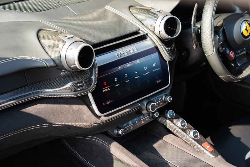 Ferrari GTC4Lusso T V8 - Large 38