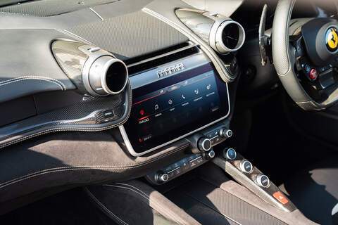 Ferrari GTC4Lusso T V8 - Large 38