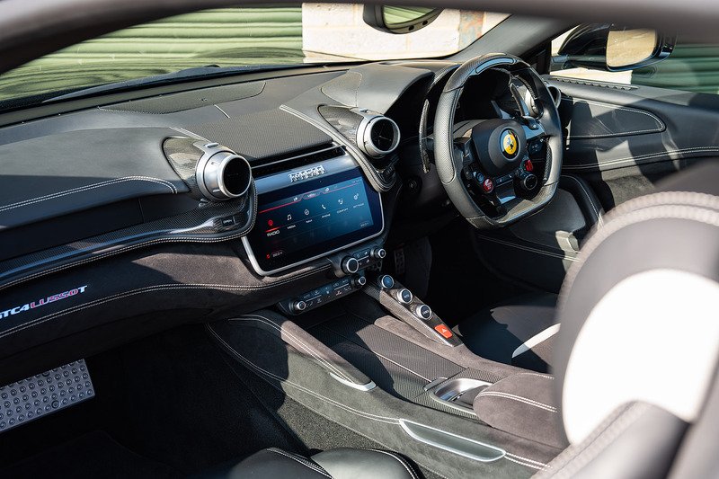 Ferrari GTC4Lusso T V8 - Large 4