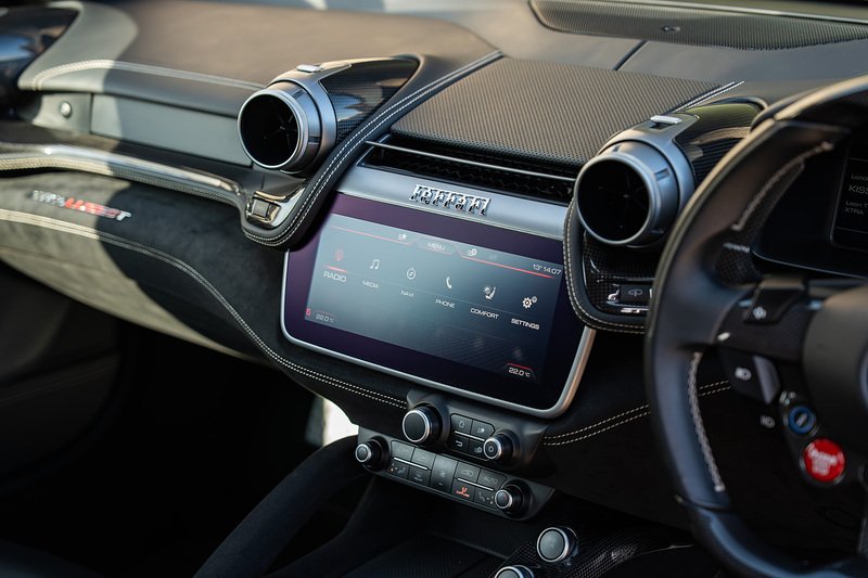 Ferrari GTC4Lusso T V8 - Large 35