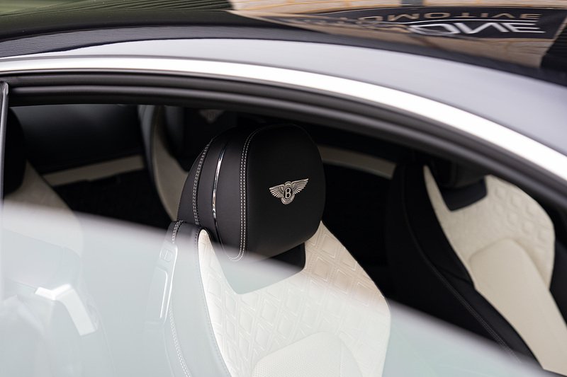 Bentley Continental W12 GT - Large 33