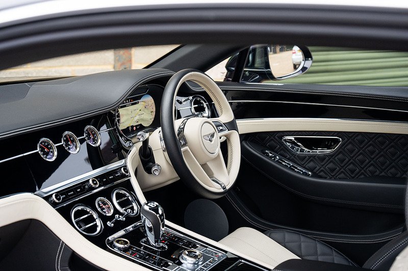 Bentley Continental W12 GT - Large 57