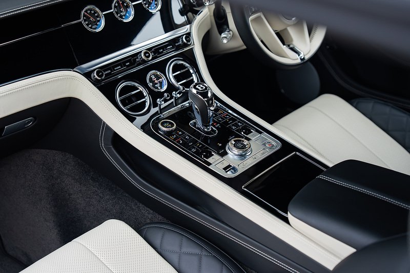 Bentley Continental W12 GT - Large 59