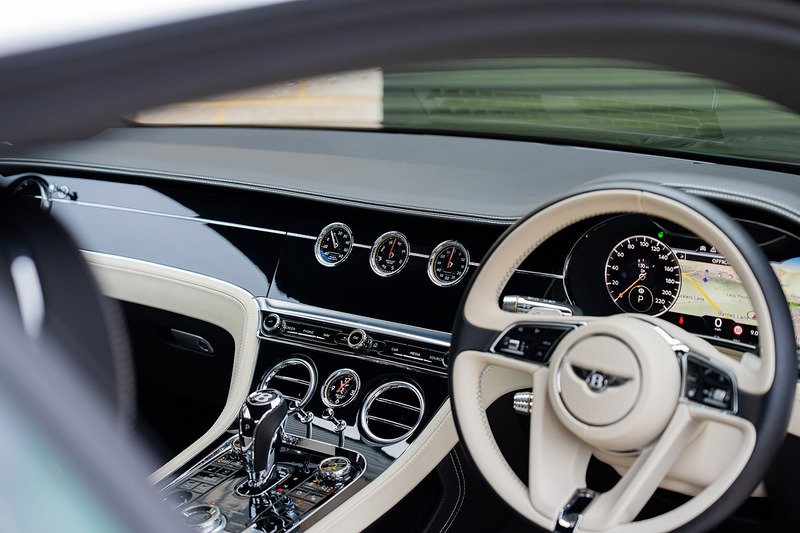 Bentley Continental W12 GT - Large 37