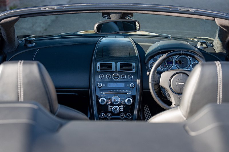Aston Martin DBS V12 Carbon Black - Large 11