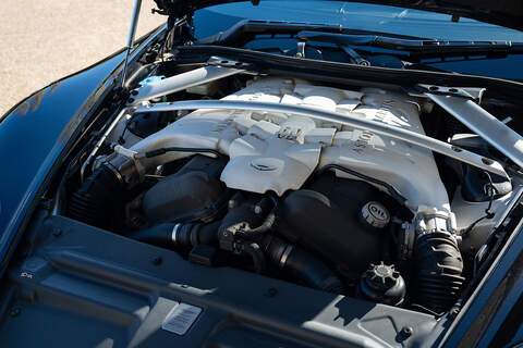 Aston Martin DBS V12 Carbon Black - Large 57