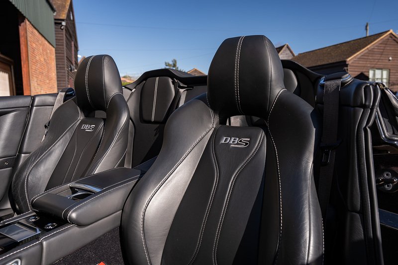 Aston Martin DBS V12 Carbon Black - Large 18