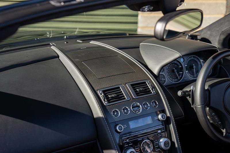 Aston Martin DBS V12 Carbon Black - Large 42