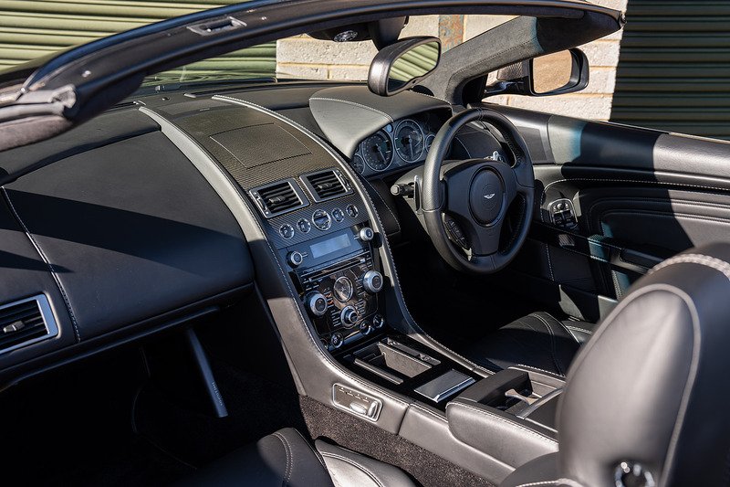 Aston Martin DBS V12 Carbon Black - Large 4
