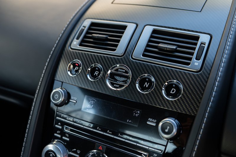 Aston Martin DBS V12 Carbon Black - Large 22