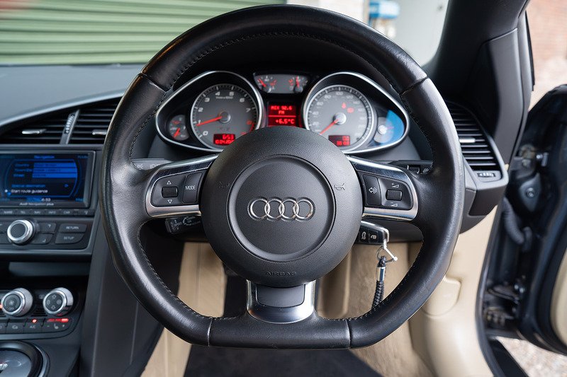 Audi R8 FSI V8 - Large 13
