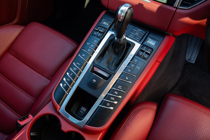 Porsche Macan T V6 Turbo - Large 10