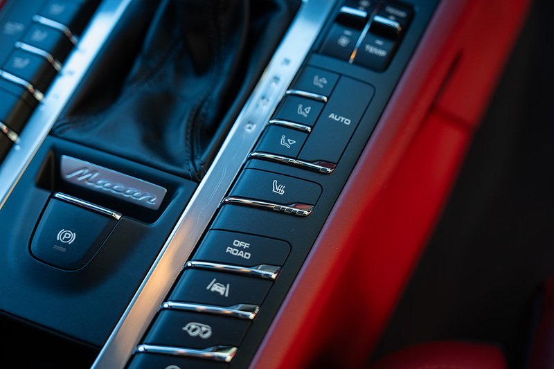 Porsche Macan T V6 Turbo - Large 38