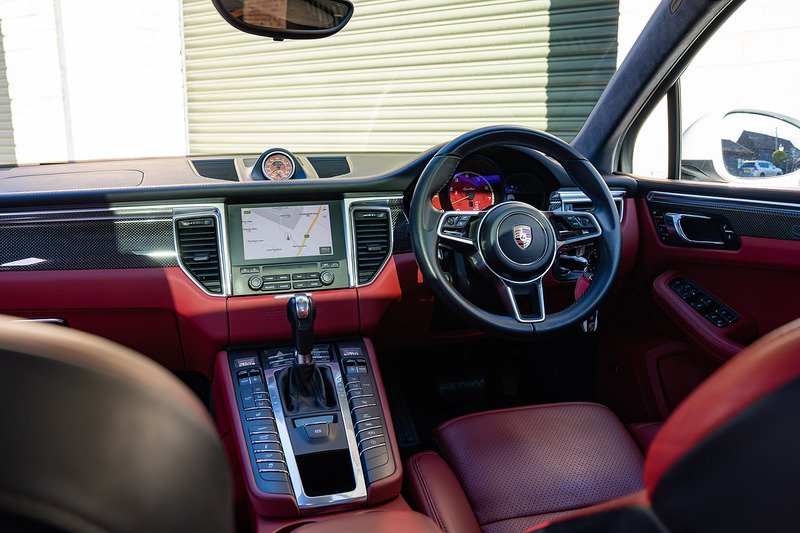 Porsche Macan T V6 Turbo - Large 23