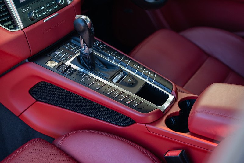 Porsche Macan T V6 Turbo - Large 44