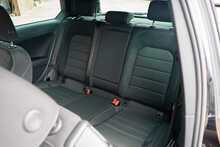 Volkswagen Golf TSI R - U899