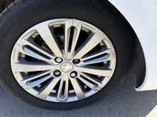 PEUGEOT 208 1.2 PURETECH SIGNATURE 5DR