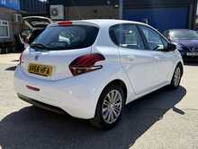 PEUGEOT 208 1.2 PURETECH SIGNATURE 5DR