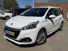 PEUGEOT 208 1.2 PURETECH SIGNATURE 5DR