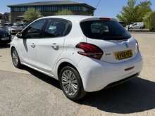 PEUGEOT 208 1.2 PURETECH SIGNATURE 5DR