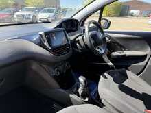PEUGEOT 208 1.2 PURETECH SIGNATURE 5DR