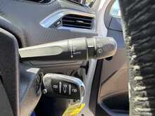 PEUGEOT 208 1.2 PURETECH SIGNATURE 5DR