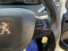 PEUGEOT 208 1.2 PURETECH SIGNATURE 5DR