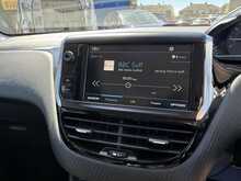 PEUGEOT 208 1.2 PURETECH SIGNATURE 5DR