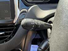 PEUGEOT 208 1.2 PURETECH SIGNATURE 5DR