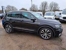 Volkswagen Tiguan TSI BlueMotion Tech R-Line - U149998