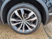 Volkswagen Tiguan TSI BlueMotion Tech R-Line - U149998