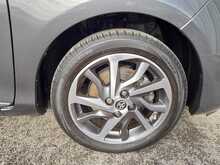 Toyota Yaris VVT-h Y20 Bi-tone - U150259