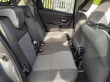 Toyota Yaris VVT-h Y20 Bi-tone - U150259