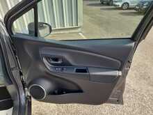 Toyota Yaris VVT-h Y20 Bi-tone - U150259