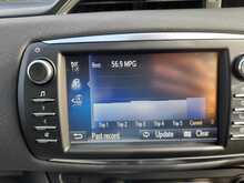 Toyota Yaris VVT-h Y20 Bi-tone - U150259