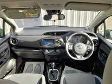 Toyota Yaris VVT-h Y20 Bi-tone - U150259