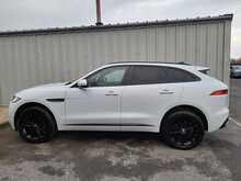 Jaguar F-PACE D180 Chequered Flag - U150318