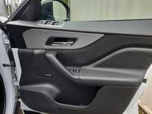 Jaguar F-PACE D180 Chequered Flag - U150318