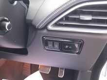 Jaguar F-PACE D180 Chequered Flag - U150318