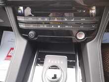 Jaguar F-PACE D180 Chequered Flag - U150318