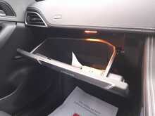 Jaguar F-PACE D180 Chequered Flag - U150318