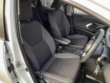 Toyota Yaris VVT-h Design - U150413