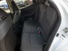 Toyota Yaris VVT-h Design - U150413