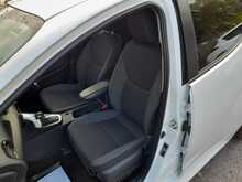 Toyota Yaris VVT-h Design - U150413