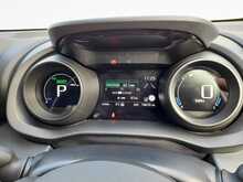 Toyota Yaris VVT-h Design - U150413