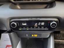 Toyota Yaris VVT-h Design - U150413