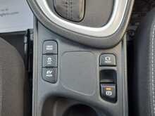 Toyota Yaris VVT-h Design - U150413