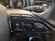 Toyota Yaris VVT-h Design - U150503